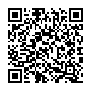 明明站在这里的四人全都落在天上那群人的视线里二维码生成