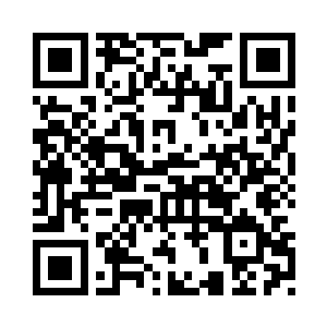 是一颗被打磨成心型的红宝石戒指二维码生成