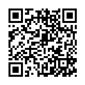 是他一如往常的穿着贴身的黑色便褛二维码生成