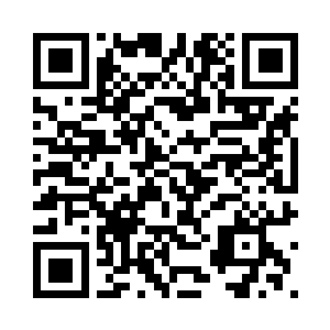 曲苗苗的目光同样落在这个手机上二维码生成