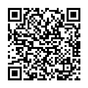 有一些以前和他关系亲密的女人不小心看过来一眼二维码生成