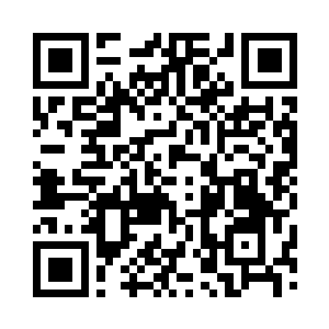 有两个下班的保安迫不及待的就脱去了制服二维码生成