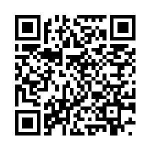 有根老汉就坐在师徒俩三米远的地方吸着旱烟二维码生成