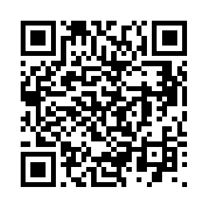 有点伤心难过的她一个人来到了墓园二维码生成