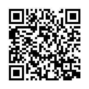 朦胧光线中隔着珠帘欣赏着两岸点点灯火二维码生成