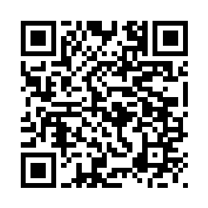 木台最前方站着一个中年长袍文人二维码生成