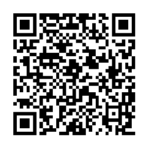 李梦婕把那名西装男子的身体拖到路虎车的后面二维码生成