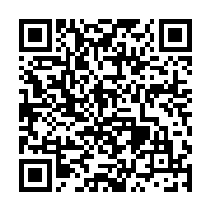 李耀深深沉溺在这片极度危险的幽蓝梦幻中不可自拔二维码生成