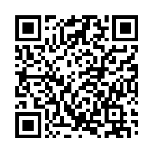 杜克跟随那名助理走过一条长长的通道二维码生成