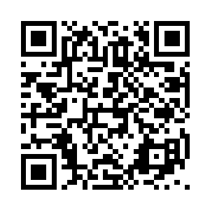 杜维笑嘻嘻地在陈小练面前盘腿坐了下来二维码生成