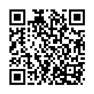 杨公明正乐呵呵地看着蓝蓝大口大口啃肉包子二维码生成