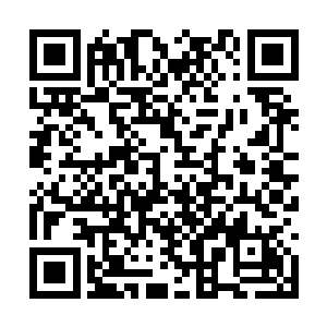 板本友志把刚端起的咖啡杯放到了桌上轻声的问道二维码生成