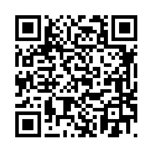 林锐沉默地靠在椅子上点燃了一支烟二维码生成