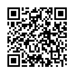 正在站在离门口最近的实验台前的吴电二维码生成