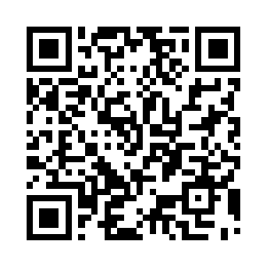 正在跟一个稍稍魁梧些的青年抱怨道二维码生成