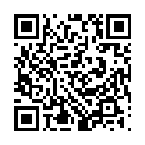 正见其身后骤是显现出一面黄金邪神相势二维码生成