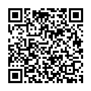 此刻一身西装革履的赵轶伦正在品尝着一杯刚刚冲好的拿铁咖啡二维码生成