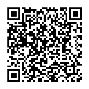 此刻他的注意力已经被前方有一座巨大而宏伟的人族建筑给吸引住了二维码生成