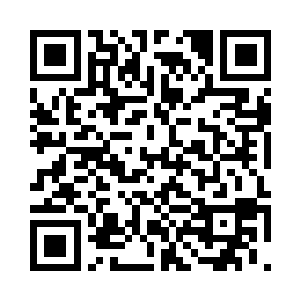 此刻作为他们师傅的张易也站在远处二维码生成