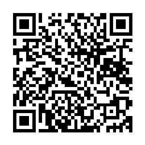 此刻走到后院门口的守卫看着外面怒气冲冲的信徒缓缓的说道二维码生成