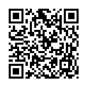此时洗完澡的他穿着一条大裤衩走出了浴`室二维码生成