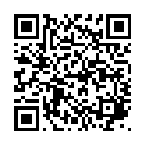 此时陈婉莹看到了莫小鱼居高临下的二维码生成