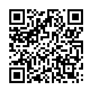 比尔罗和莎拉看着正在脱离行星引力的舰群二维码生成