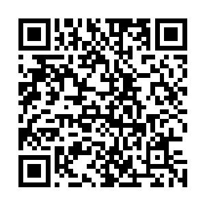 流墨墨木着脸把那个几乎可以给她洗澡的黄色瓶盖拿了下来二维码生成