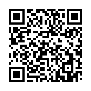 深深看了一眼电子屏幕之中的那个帅气的男子二维码生成