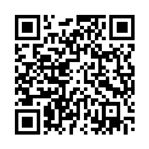 清云先生与苏哲正坐在一处阴凉的树下弈棋二维码生成