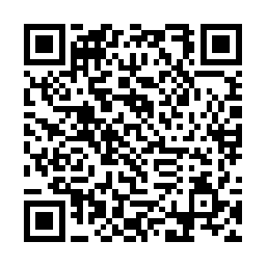 然后乔纳森用一个手持仪器在他身上仔细搜寻了一遍二维码生成