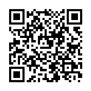 然后同时他手里的突击步枪还在扫着二维码生成