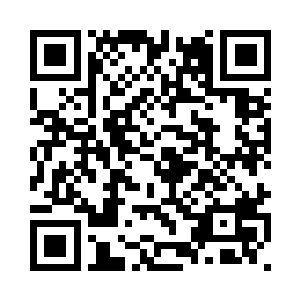 然后向看台上的球迷们挥舞着拳头二维码生成