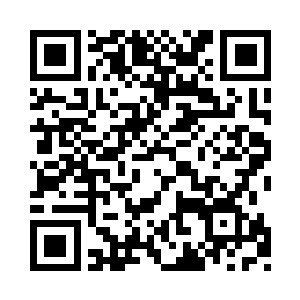 特别是广告牌上的三个男女主角尤其引人注目二维码生成