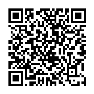 狠狠摔在地上露出一身纹有精美青龙的纹身和强健的肌肉二维码生成
