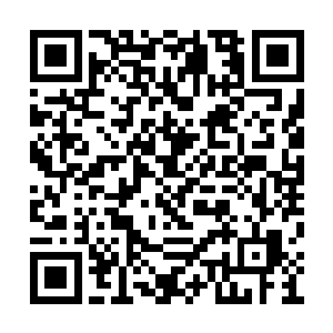 王天宇还没反应过来就已经来到了黑色石头对面二维码生成