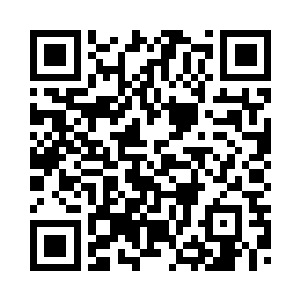 王杰一巴掌拍在东方阳泉的肩膀上二维码生成