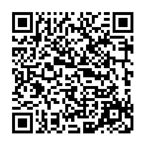 现在他需要做的就是把包里带着的十万块钱现金放到大队部里的那张破桌子上二维码生成