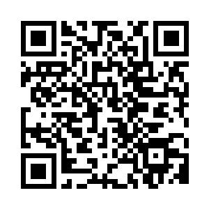 男子身旁的女孩将按住何丽娟的两个男生二维码生成