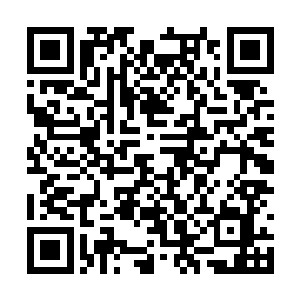 白小飞此时此刻并不知道两个有着与他不解之缘的二维码生成