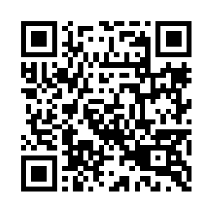 白衣男子抱着红衣少女从船头轻轻跃下二维码生成