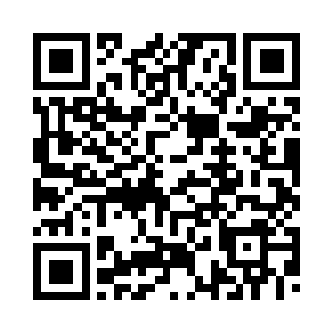皱着眉头开始在两个小拳头上望着二维码生成