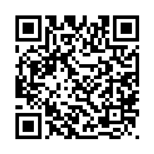 目光锁定人群中的游天逆和任天凡二维码生成