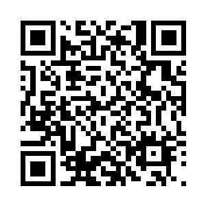 看上去仿佛一个瓷娃娃一般的小女孩二维码生成