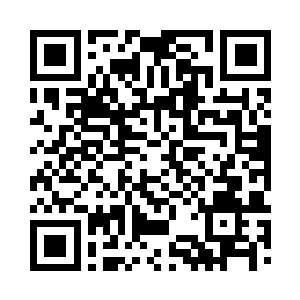 看到了城建局长关洪国正站在自己的办公室里二维码生成