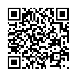 看到庄睿开始蹲在地上挑选翡翠毛料二维码生成