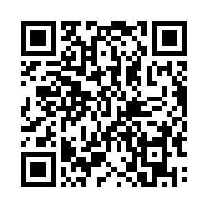 看向闻人夕的目光有痴迷有怜悯也有得意二维码生成