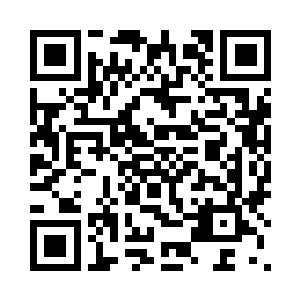 看见章明泉有些笨拙的被拉进舞池二维码生成