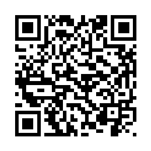 石头人动作缓慢的松开抱着的手臂二维码生成