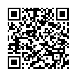 硬是一个人就正面挡住了三人冲破洞中的突围二维码生成